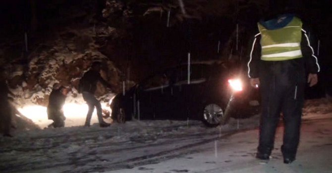 Antalya-Konya karayolu kar nedeniyle tırların geçişine kapatıldı