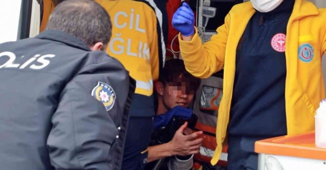 Antalya’da gençlerin kız kavgasında kan aktı: 1 yaralı