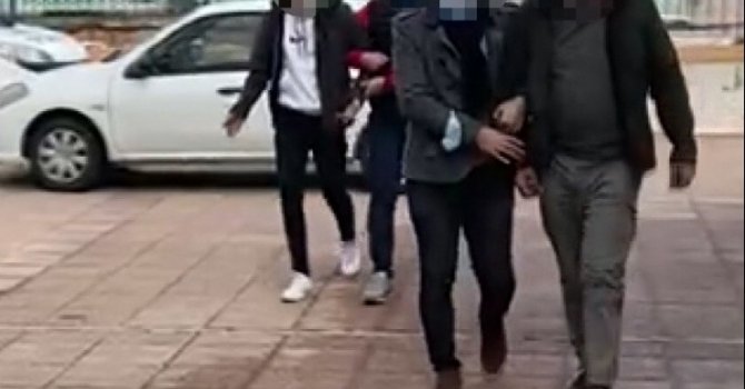 15 ayrı suçtan aranan şüpheli oğluna ait sahte kimlikle yakalandı