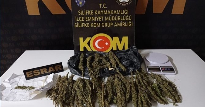 Mersin’de bir araçta 506 gram esrar ele geçirildi