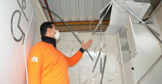 Mersin’deki tuvaletlere saldırılar sürüyor