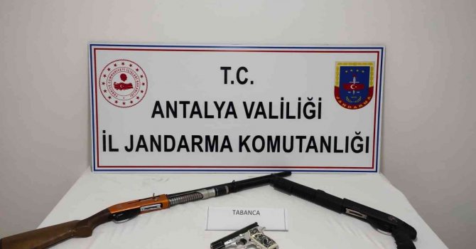 Manavgat’ta cezaevinden izinli çıkıp tabanca ve av tüfeği ile yakalandı