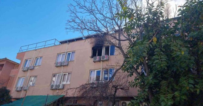 Otel lojmanında çıkan yangında alevlerin arasında mahsur kaldılar