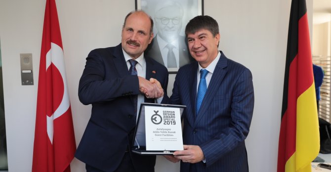 Türel Almanya’nın en  prestijli ödülünü aldı