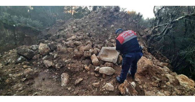 1’inci derece sit alanında kaçak kazı yapan 11 şahıs suçüstü yakalandı