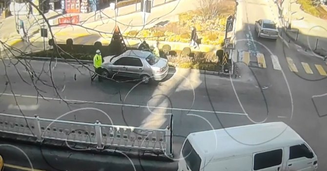 Otomobil hırsızı çaldığı araçla yakalandı