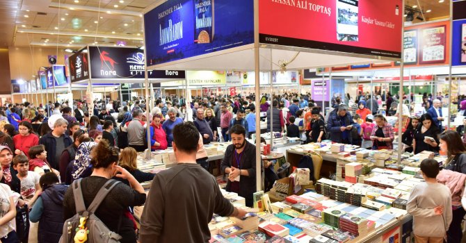 Kepez’de Portakal  kokulu Kitap Fuarı