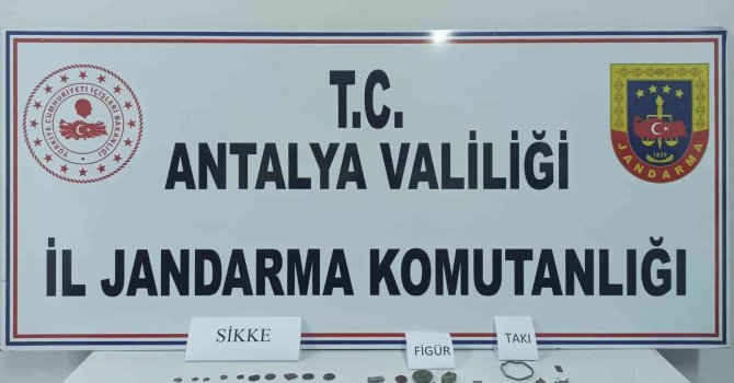 Antalya’da jandarma, 84 tarihi eser ele geçirdi