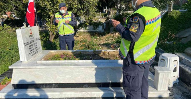 Jandarma, 14 Şubat’ta şehitlikleri ziyaret etti