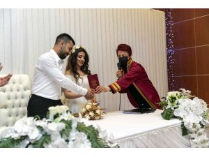 Mersin’de ’Sevgililer Günü’nde nikah yoğunluğu yaşandı