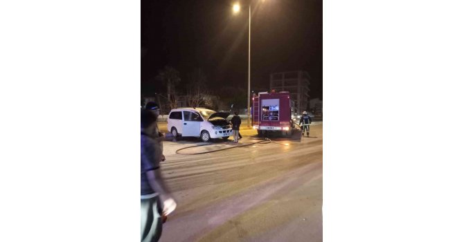 Motor kısmında yangın çıkan araçta maddi hasar oluştu