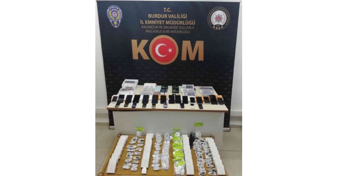 Kaçak cep telefonu  satan ve imei klonlayan 6 işyerine operasyon düzenlendi