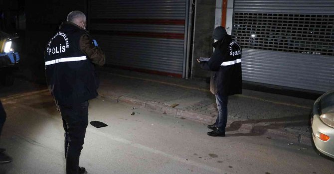 Adana’da otomobilin altında kar maskesi ile 3 adet EYP bulundu