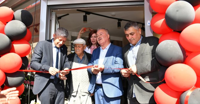 BAŞKAN ŞAHİN ECZANE AÇILIŞINA KATILDI