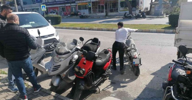Tamiri tamamlanan motosiklet, çıkan yangında kullanılamaz hale geldi