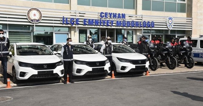 Hayırseverler Ceyhan Emniyetine araç bağışladı