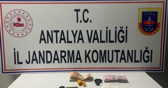 Antalya’da uyuşturucu satıcılarına operasyon: 1 gözaltı