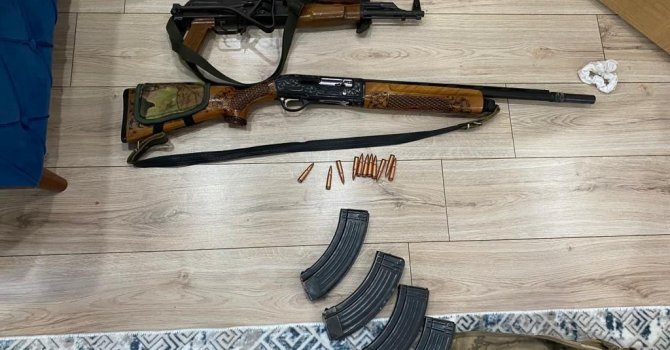 Her taşın altından silah çıktı