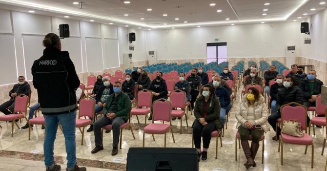 Mersin’de "En iyi narkotik polisi anne" eğitimi verildi