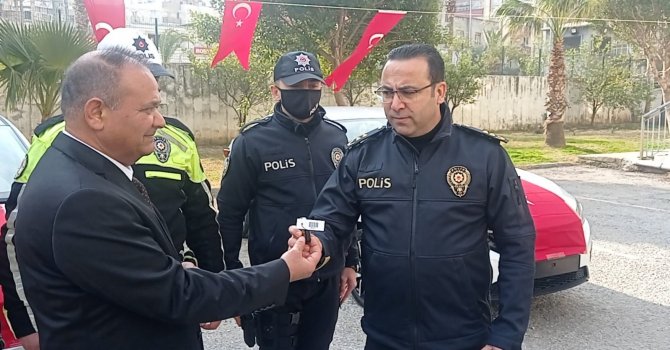 Kozan emniyetine hayırseverlerden araç bağışı