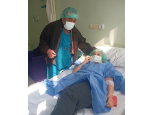 Baş ağrısı şikayetiyle hastaneye gitti burnundan taş çıktı