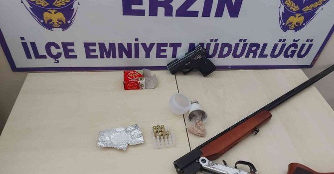 Uyuşturucu operasyonunda 2 silah ile 59 adet uyuşturucu hap ele geçirildi