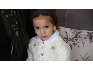 Kulak kepçesi olmadan doğan minik Zeynep duyabilmek istiyor