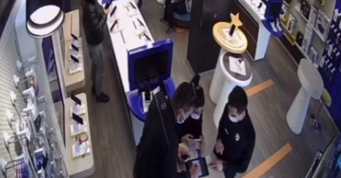 İş yerinden 3 telefon çalan hırsızın rahatlığı ‘pes’ dedirtti