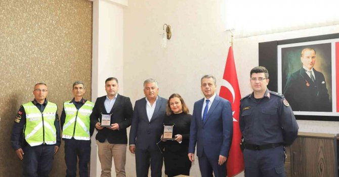 Son 5 yılda trafik cezası yemeyen ve kazaya karışmayan sürücülere plaket