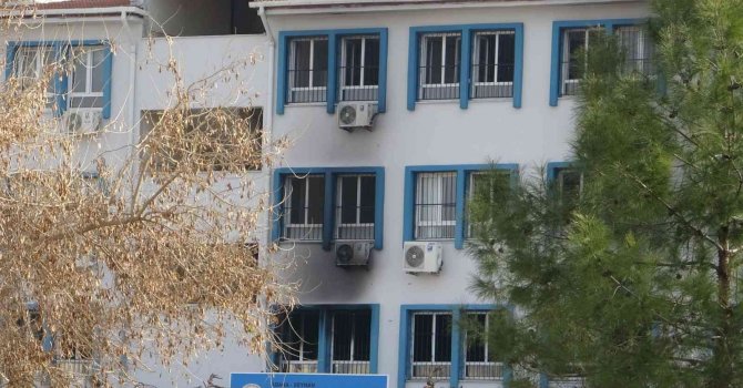 Okulda yangın paniği