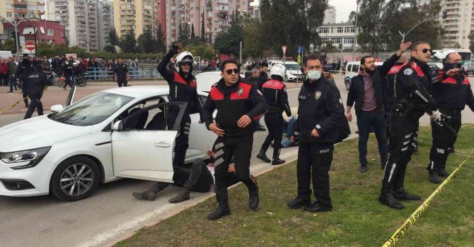 Otomobilde çatışma: 2 yaralı