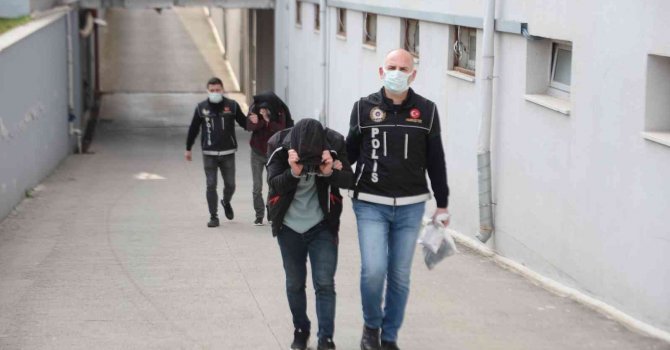 Adana’da 8 kilo 724 gram esrar ele geçirildi