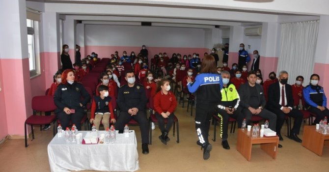 Mersin polisi ilkokul öğrencilerini asayiş konularında bilgilendirdi