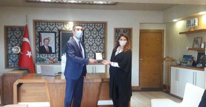 Elmalı’da 5 yıl içerisinde ceza almayan sürücülere jandarmadan plaket