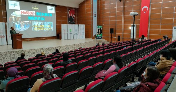 Mersin’de ’En İyi Narkotik Polisi Anne’ eğitimleri sürüyor
