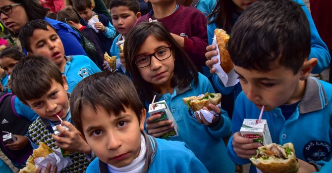 250 öğrenciye balık ziyafeti