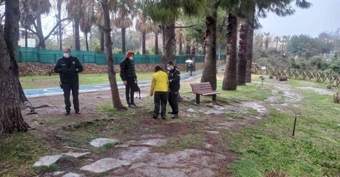 19 yaşındaki genç kız parkta yarı baygın halde bulundu