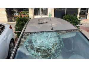 İskenderun’da fırtına hasara yol açtı