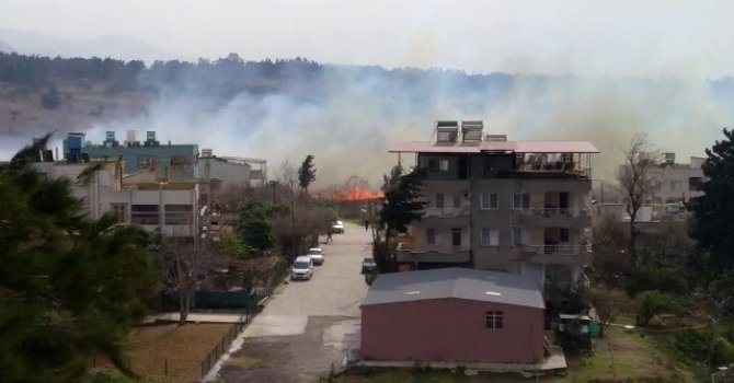 Hatay’da kışlada çıkan otluk yangını söndürüldü
