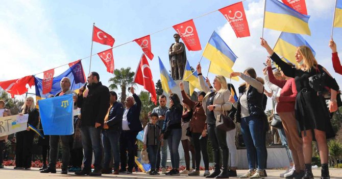 Ukraynalılar gözyaşlarıyla Rusya’yı protesto etti