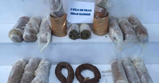 Kavurma arasında 11 kilo esrar ele geçirildi