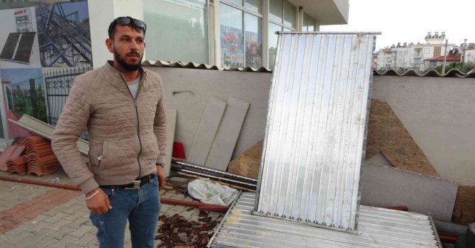 Hurdacı kadınlar, iş yerinin önünden güneş paneli çaldı