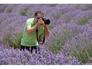 Fotoğraf sanatçısı Ayan, fotoğraf hikayelerini kitaplaştırdı