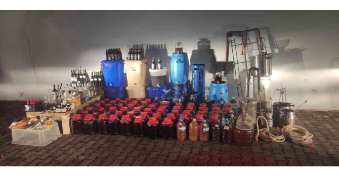 Sahte içki üretimine suçüstü: 853 litre el yapımı içki bulundu