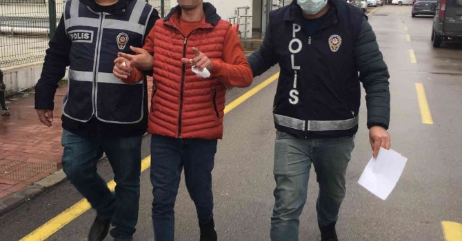 Karısını bıçakladı kadınlardan özür diledi