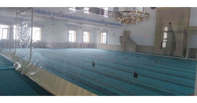 Çocuklar az daha camiyi yakacaktı