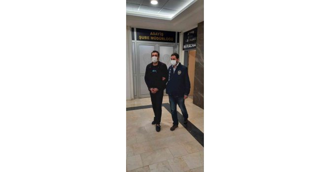 Değeri düşük yabancı para ile iki işyerini dolandırdı, yakayı ele verdi