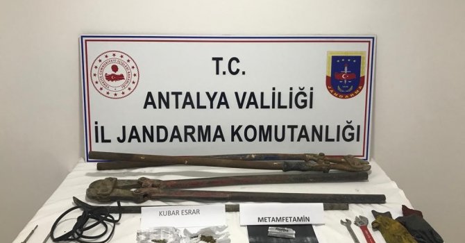 5 mahalleye dadanan kablo hırsızı jandarmaya takıldı