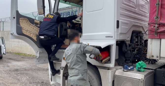 Mersin’de bir tırda kaçak sigara ele geçirildi