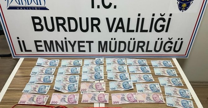 Evlerden yaklaşık 100 bin lira değerinde altın ve para çalan hırsızlar yakalandı